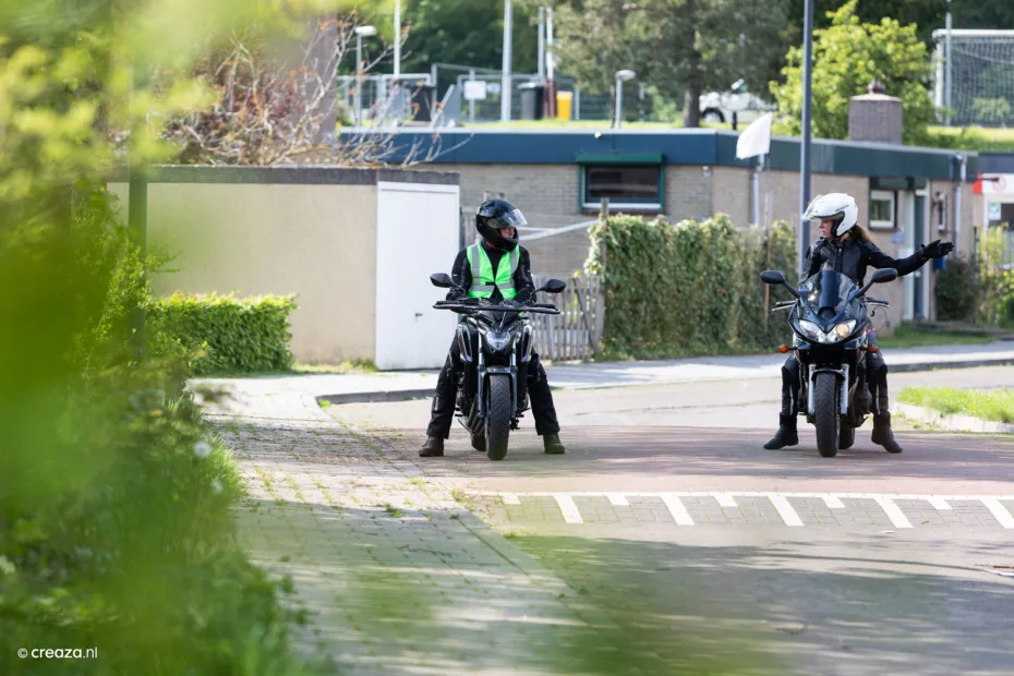 Auto- en motorrijles en theoriecursussen in Dieren